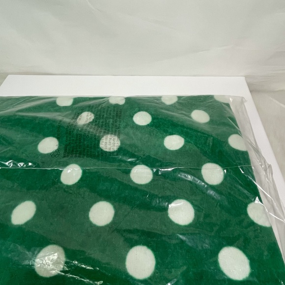 New Kate Spade Green Polka Dot Beach Towel - Picture 2 of 7